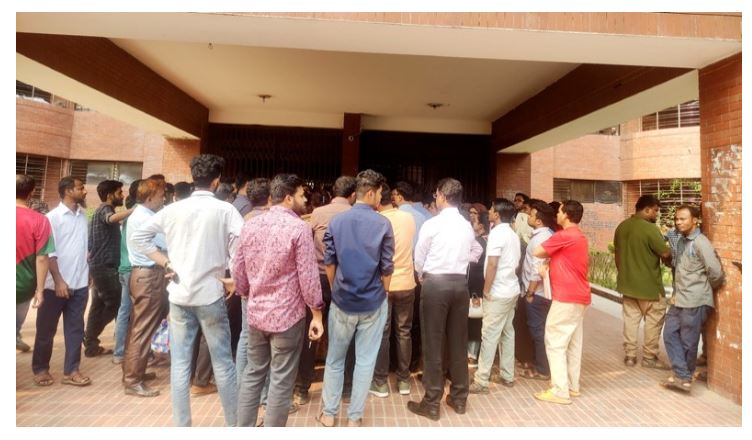 JU buildings locked as BCL activists not appointed as teacher
